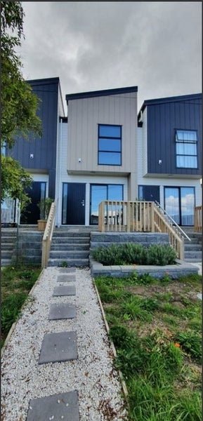 Rental property at 2/6 Hepburn Road, Glendene